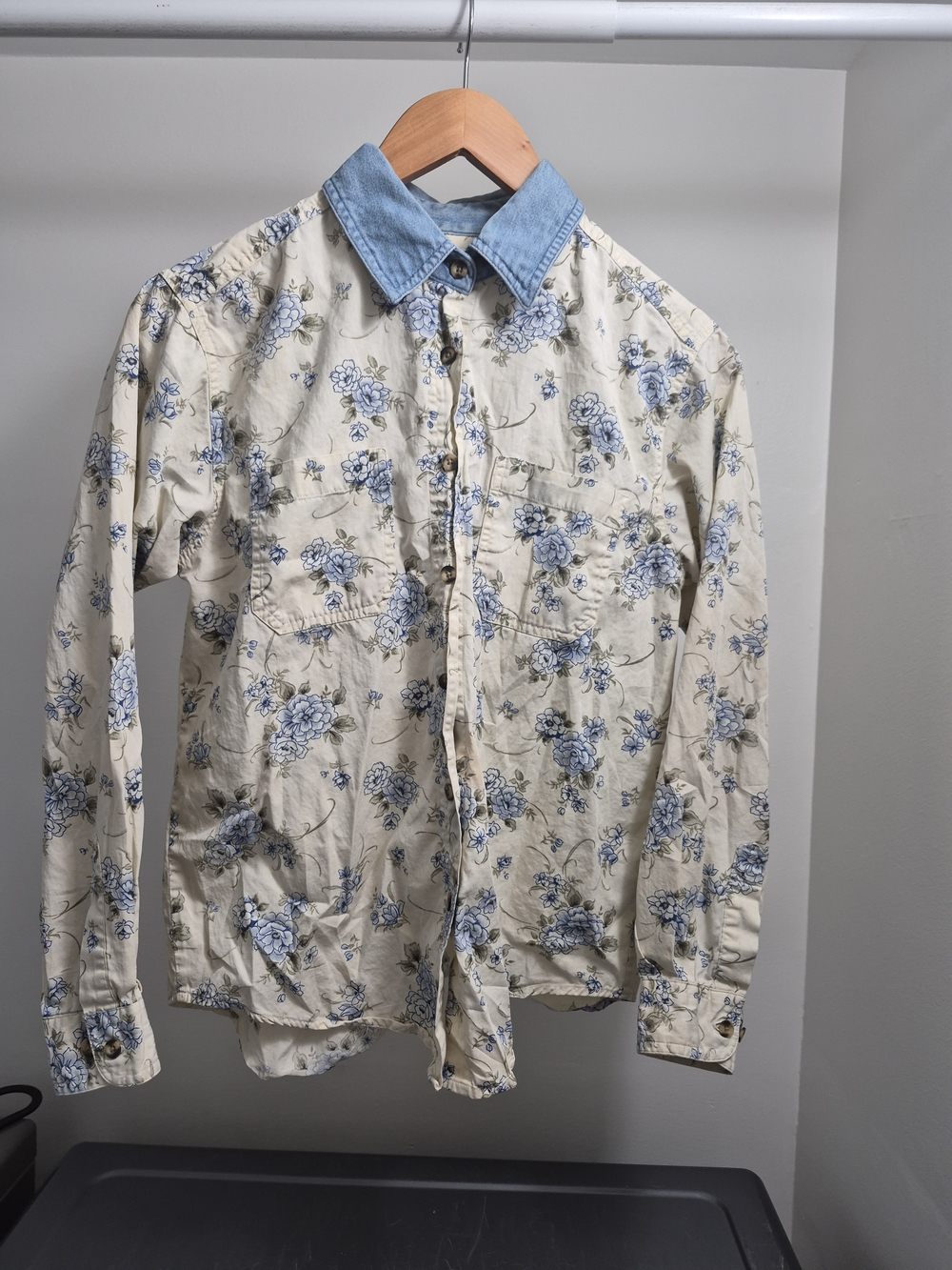 Cabin Creek Cream Floral Shirt with Light Blue Chambray Collar